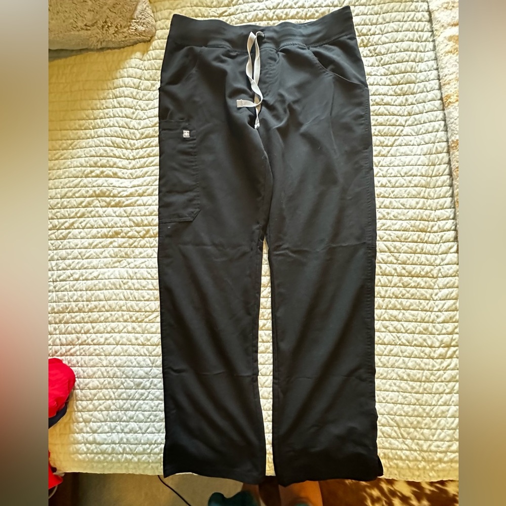 Figs black high Waisted Kade Cargo Pant in medium